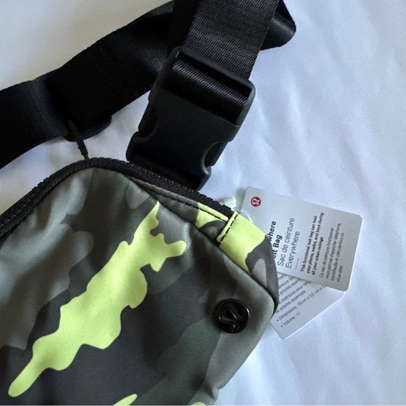 🆕 Lululemon OG Everywhere Belt Bag - Heritage Camo Neo Mint Multi - Picture 4 of 6